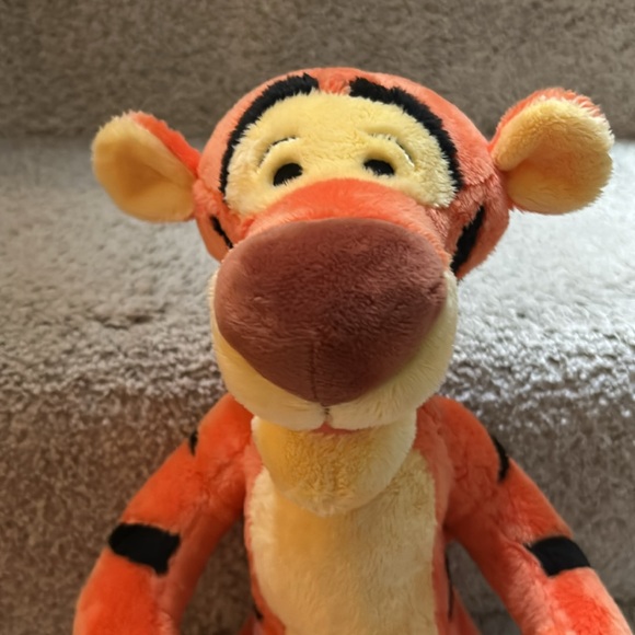 Disney Store sitting Tigger from Winnie the Pooh character tiger 13”sitting - Picture 2 of 5